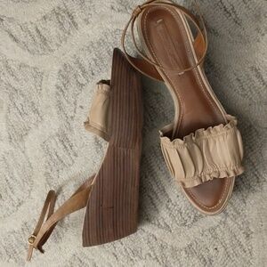BCBG MAXAZRIA  Tan Wedge Leather Sandals